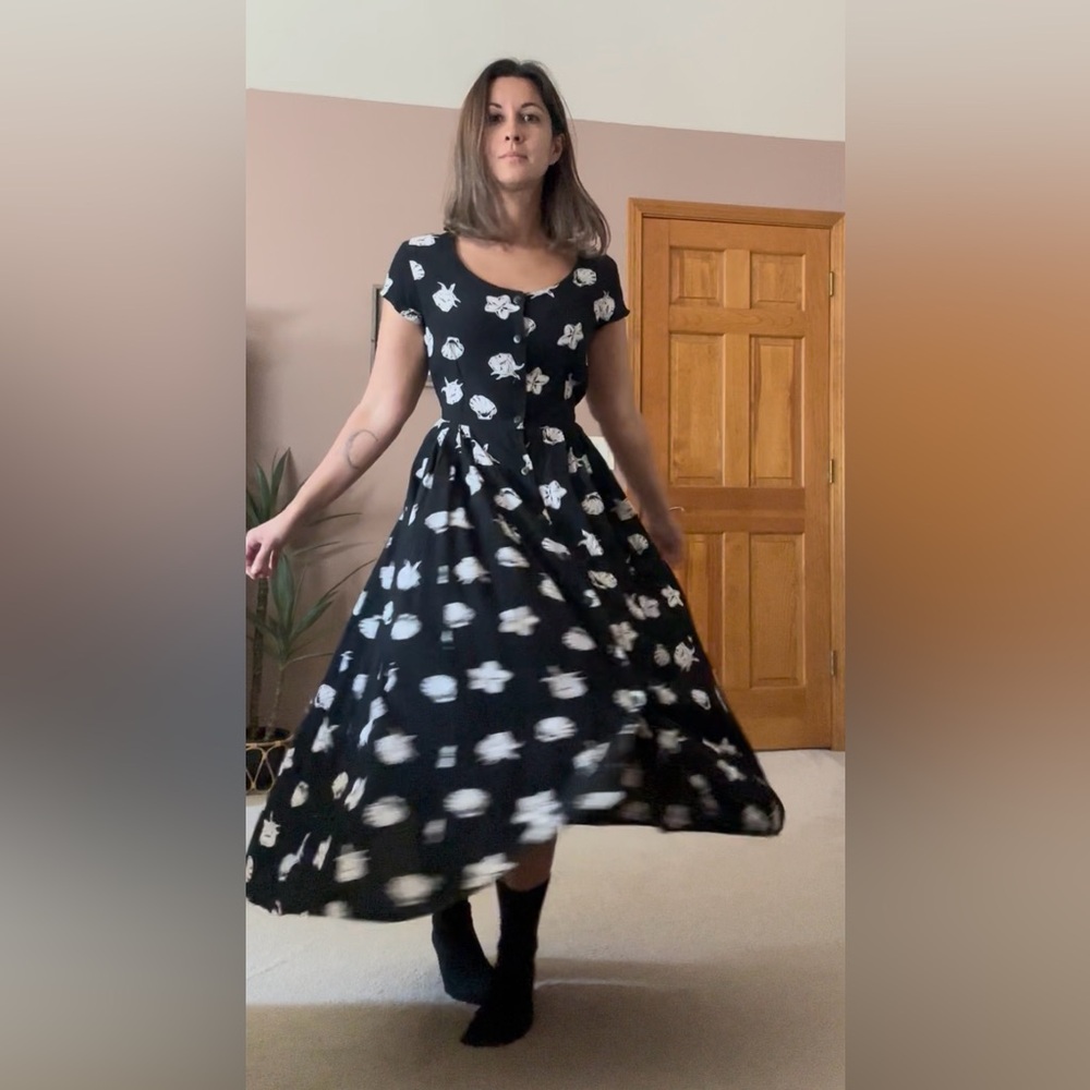 Vintage Floral Moda Spiegel Midi Dress